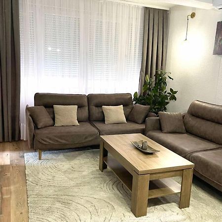 Nesi Apartmenti Pristina Exteriör bild