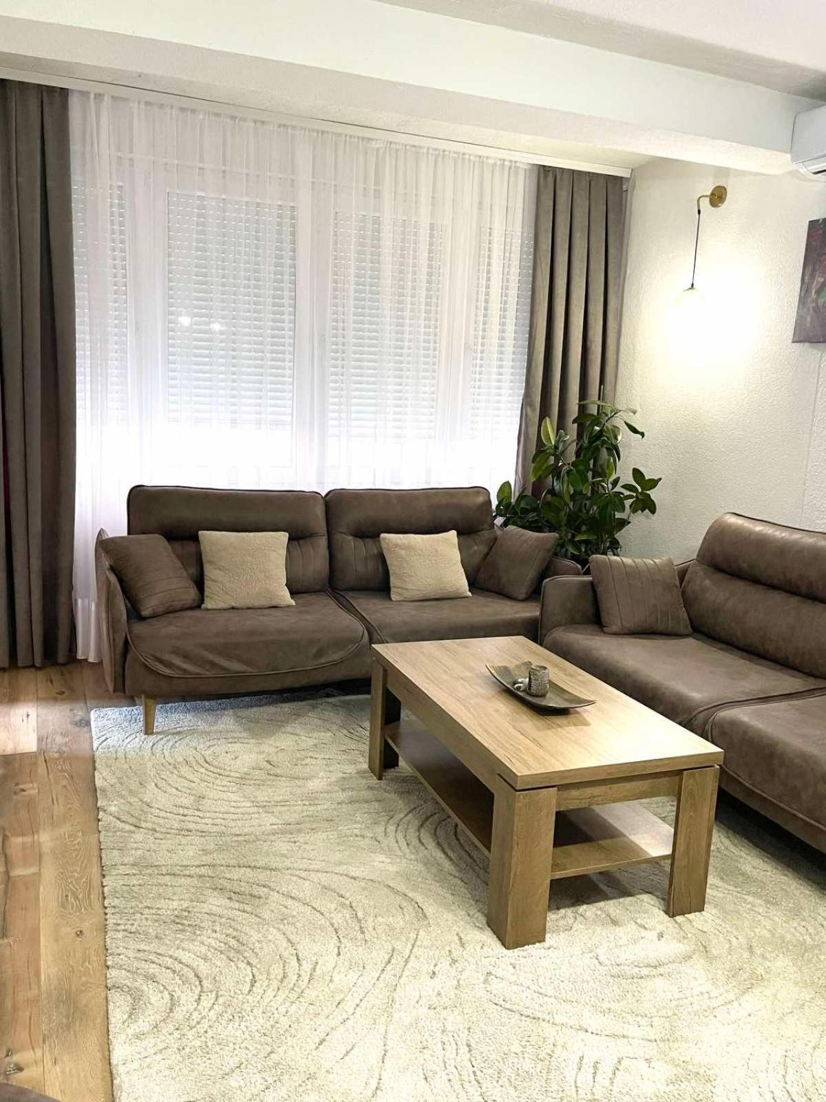 Nesi Apartmenti Pristina Exteriör bild
